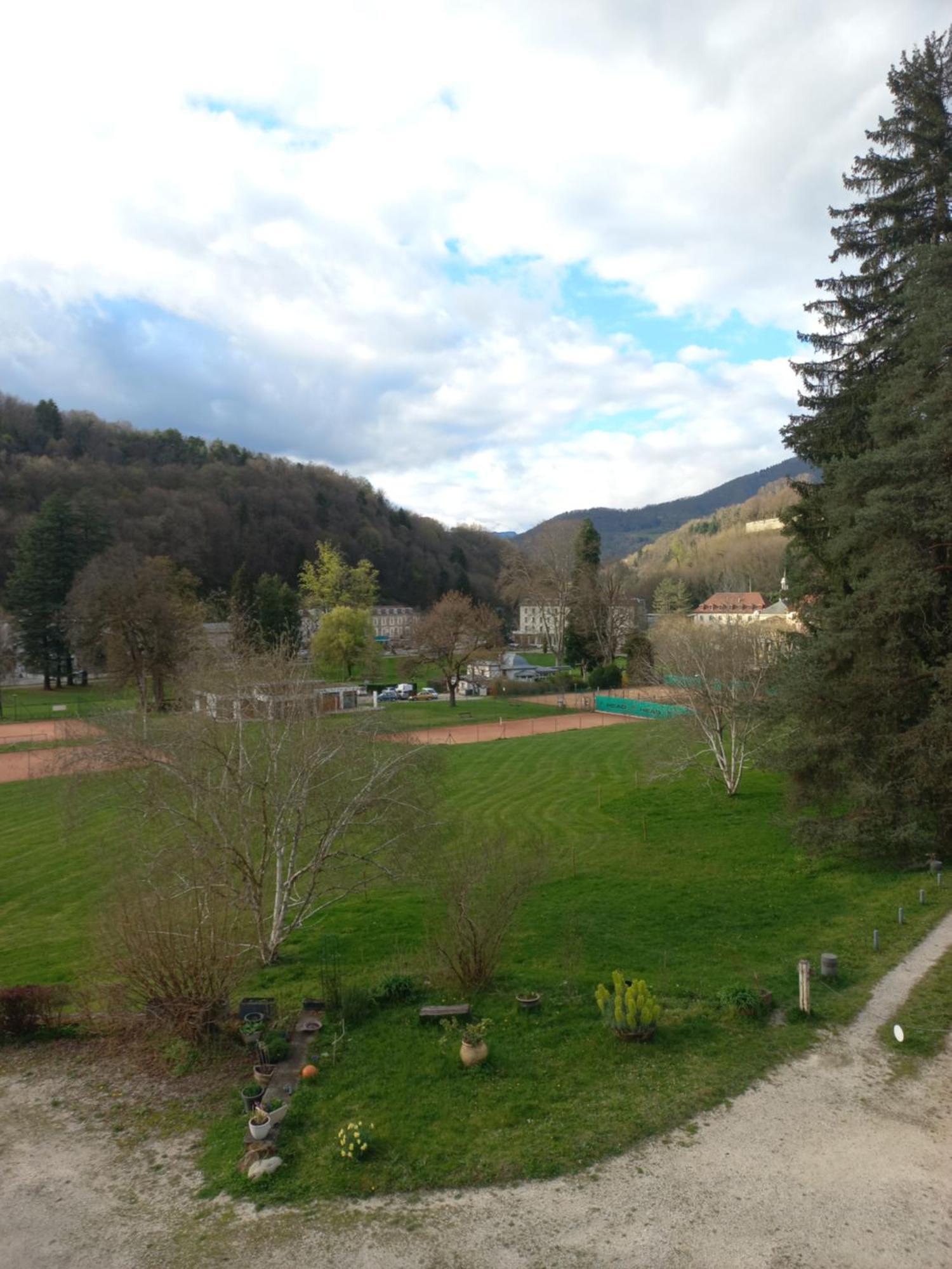 Residence Du Parc Saint-Martin-dʼUriage Buitenkant foto