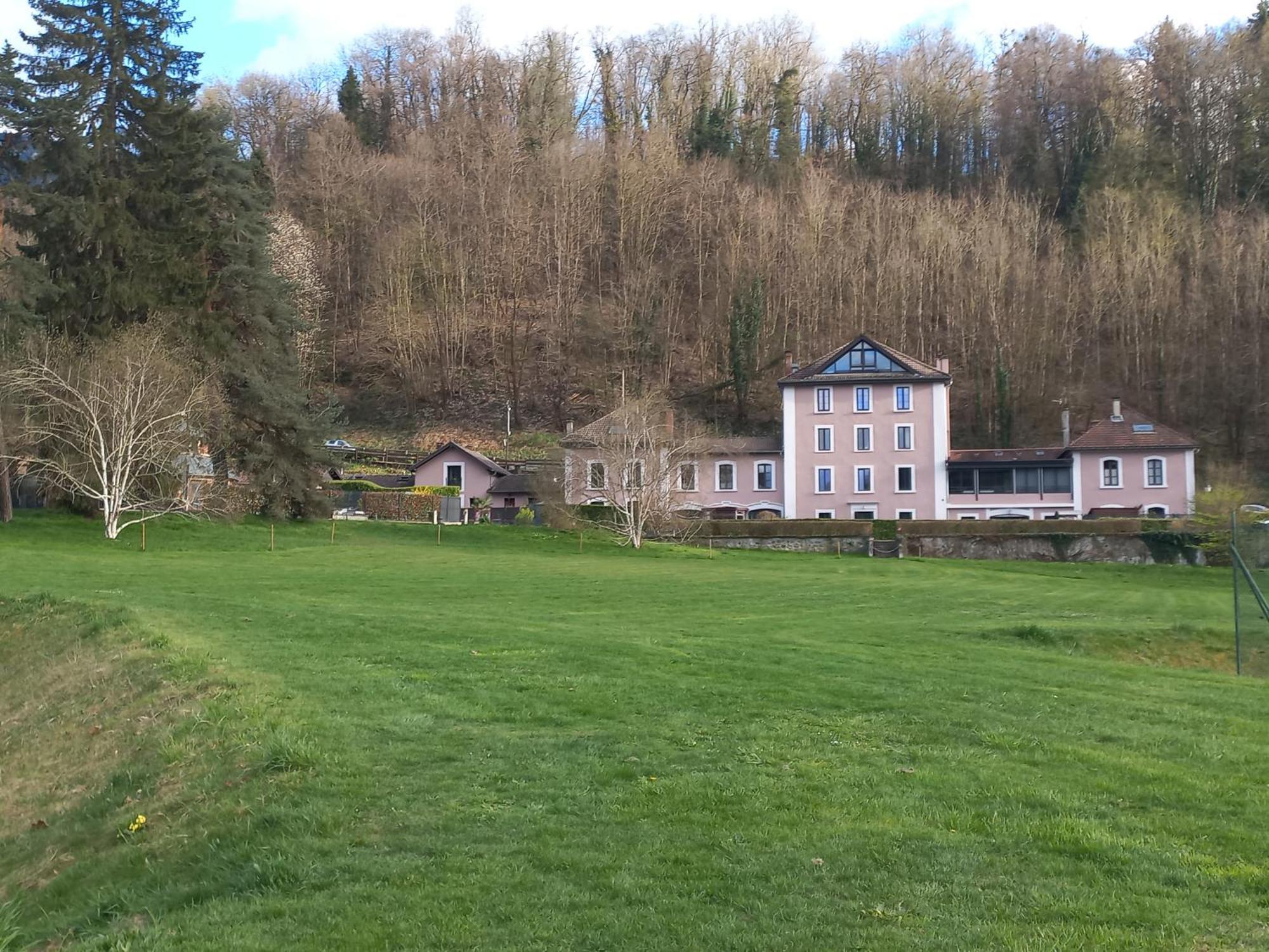 Residence Du Parc Saint-Martin-dʼUriage Buitenkant foto