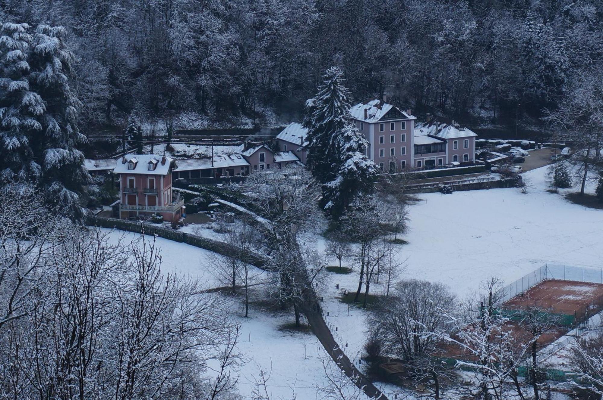 Residence Du Parc Saint-Martin-dʼUriage Buitenkant foto
